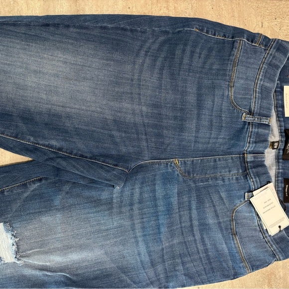 NWT Judy Blue Mid Rise Distressed Pull On Skinny Jeans - Picture 4 of 6